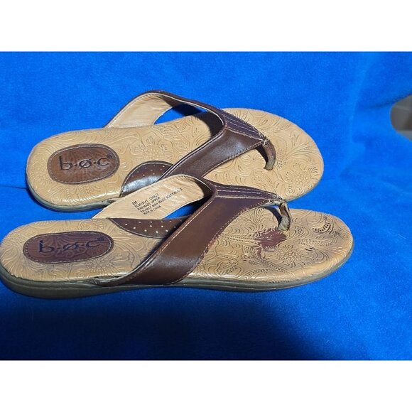 BORN B.Ø.C. Tooled Vegan Leather Toe Thong Sandals size 8 Brown/Tan Summer Comfy - Picture 5 of 6